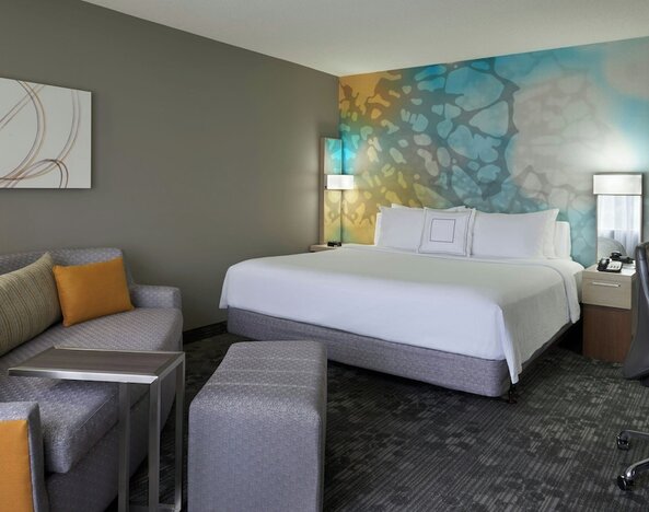 Courtyard by Marriott Toronto Airport