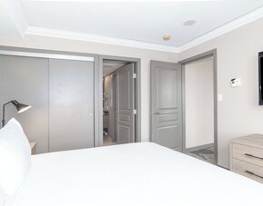 Sandman Signature Toronto Airport Hotel