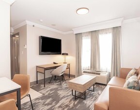 Sandman Signature Toronto Airport Hotel