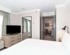 Sandman Signature Toronto Airport Hotel