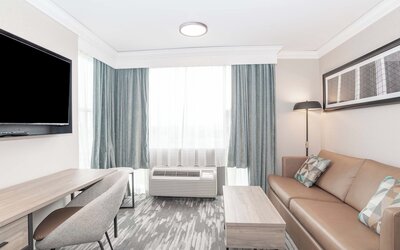 Sandman Signature Toronto Airport Hotel