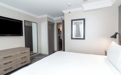 Sandman Signature Toronto Airport Hotel