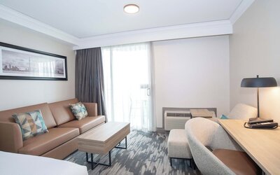 Sandman Signature Toronto Airport Hotel