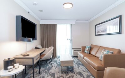 Sandman Signature Toronto Airport Hotel