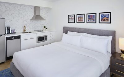 Pantages Hotel Downtown Toronto