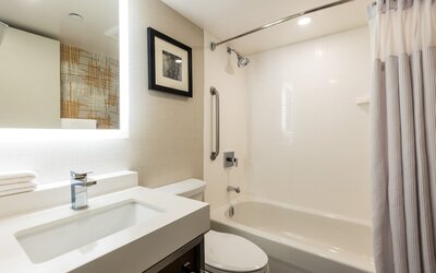 Crowne Plaza Toronto Airport by IHG