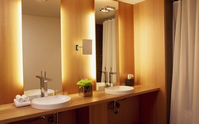 Le Germain Hotel Maple Leaf Square