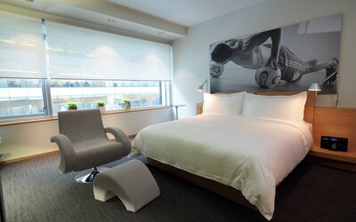 Le Germain Hotel Maple Leaf Square