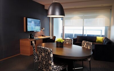 Le Germain Hotel Maple Leaf Square