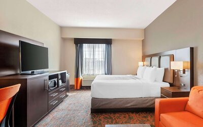Best Western Plus Executive Inn