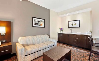 Best Western Plus Executive Inn