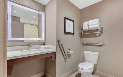 Best Western Plus Executive Inn