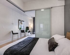 Toronto Icon Suites - CN Tower Downtown