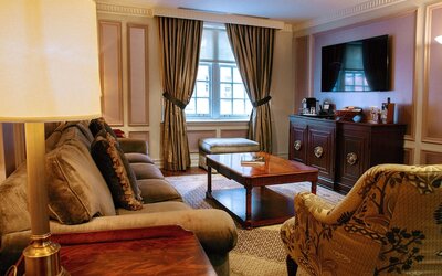 Windsor Arms Hotel