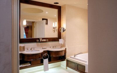 Windsor Arms Hotel