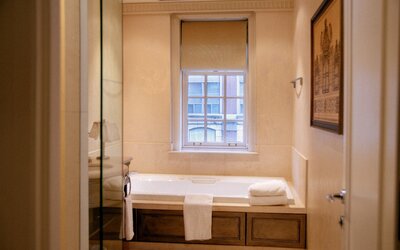 Windsor Arms Hotel
