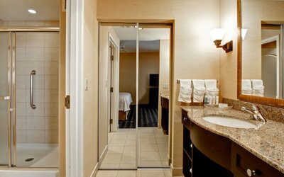 Homewood Suites by Hilton Toronto Airport Corporate Centre