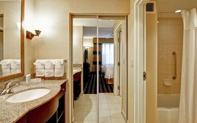 Homewood Suites by Hilton Toronto Airport Corporate Centre
