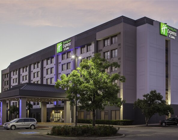Holiday Inn Express & Suites Mississauga-Toronto Southwest by IHG