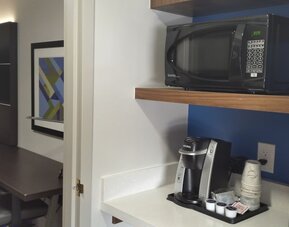 Holiday Inn Express & Suites Mississauga-Toronto Southwest by IHG