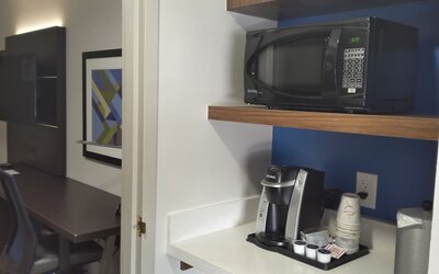 Holiday Inn Express & Suites Mississauga-Toronto Southwest by IHG