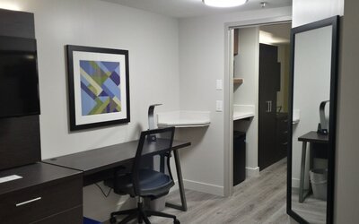 Holiday Inn Express & Suites Mississauga-Toronto Southwest by IHG