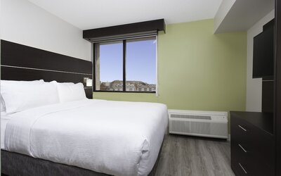 Holiday Inn Express & Suites Mississauga-Toronto Southwest by IHG