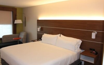 Holiday Inn Express & Suites Mississauga-Toronto Southwest by IHG