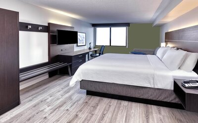 Holiday Inn Express & Suites Mississauga-Toronto Southwest by IHG