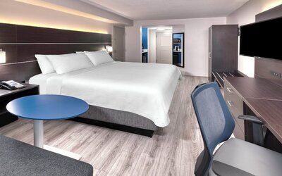 Holiday Inn Express & Suites Mississauga-Toronto Southwest by IHG