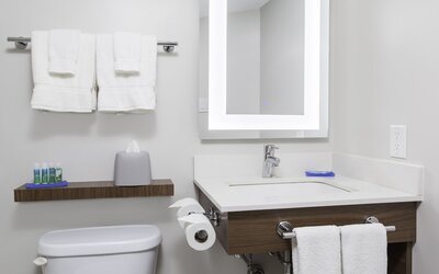 Holiday Inn Express & Suites Mississauga-Toronto Southwest by IHG