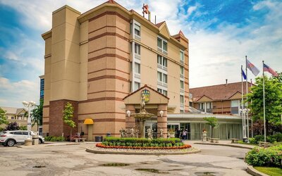 Monte Carlo Inn Airport Suites