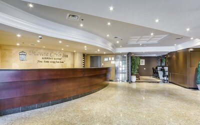 Monte Carlo Inn Airport Suites