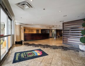Monte Carlo Inn Airport Suites