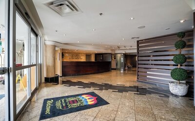 Monte Carlo Inn Airport Suites