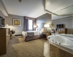Monte Carlo Inn Airport Suites