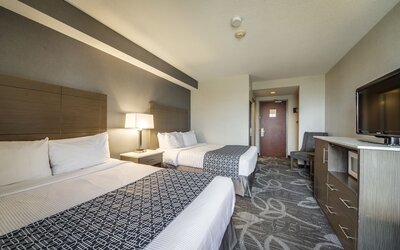 Monte Carlo Inn Airport Suites