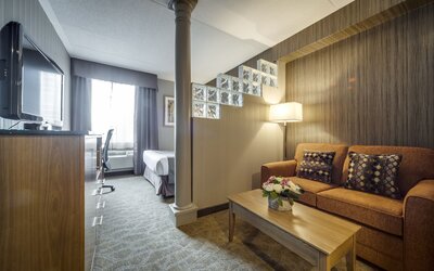 Monte Carlo Inn Airport Suites