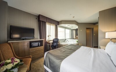 Monte Carlo Inn Airport Suites