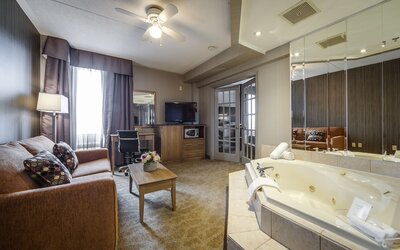Monte Carlo Inn Airport Suites