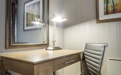 Monte Carlo Inn Airport Suites