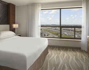 Hilton Toronto Airport Hotel & Suites