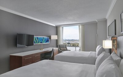 Hilton Toronto Airport Hotel & Suites