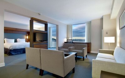 Hilton Toronto Airport Hotel & Suites