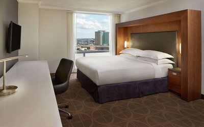 Hilton Toronto Airport Hotel & Suites