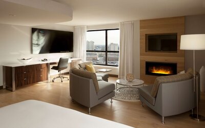 Hilton Toronto Airport Hotel & Suites