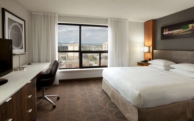 Hilton Toronto Airport Hotel & Suites