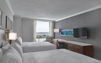 Hilton Toronto Airport Hotel & Suites