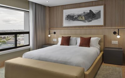 Hilton Toronto Airport Hotel & Suites