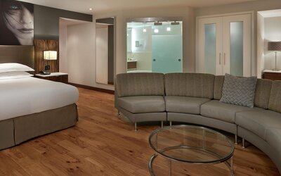 Hilton Toronto Airport Hotel & Suites